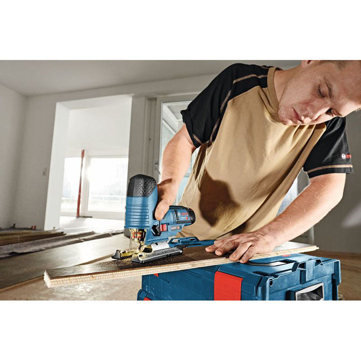 بوش بروفيشنال منشار جيغسو لاسلكي بنظام 12 فولت GST 12V-70 (2 × شفرات منشار، حذاء انزلاق، واقي مضاد للشظايا، عمق القطع في الخشب: 70 ملم، باستثناء البطاريات والشاحن، في L-BOXX) 5